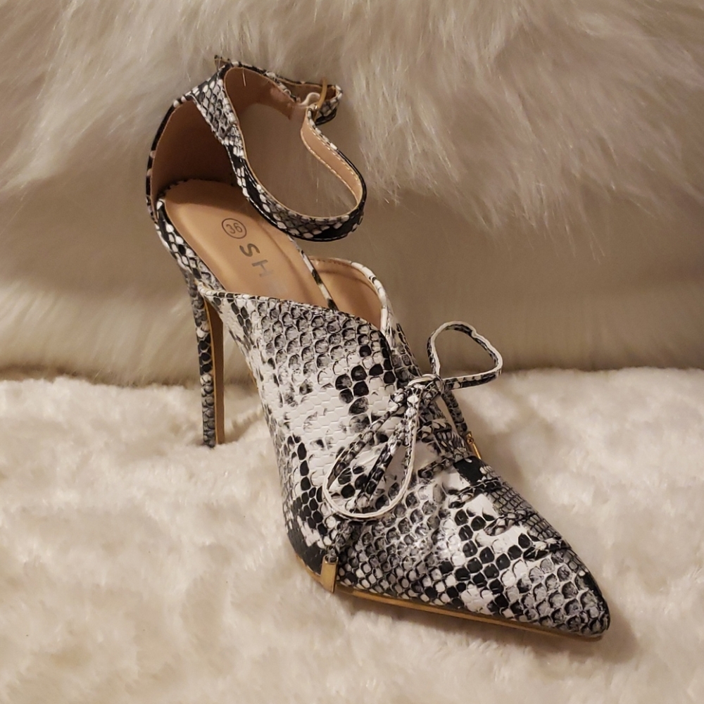 Point toe heels - Picture 3 of 6